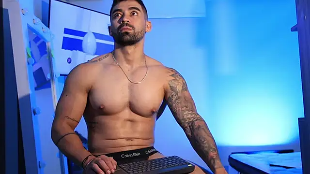 soymike1  online show from February 6, 8:56 pm