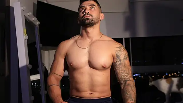 soymike1  online show from February 8, 1:22 am
