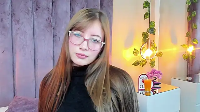 Dahlia Rousse online show from December 17, 5:02 am