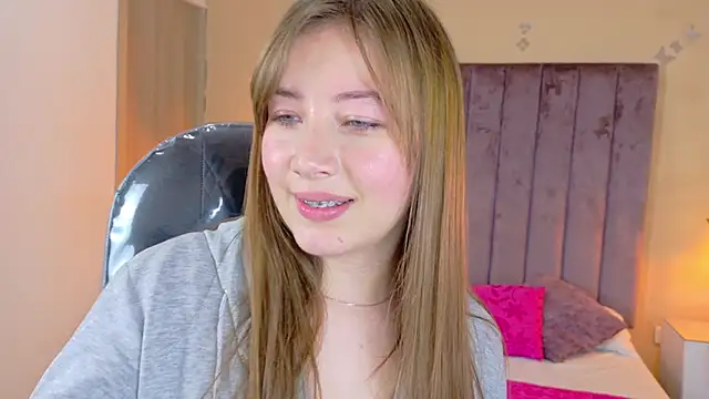 Dahlia Rousse online show from March 5, 5:03 am