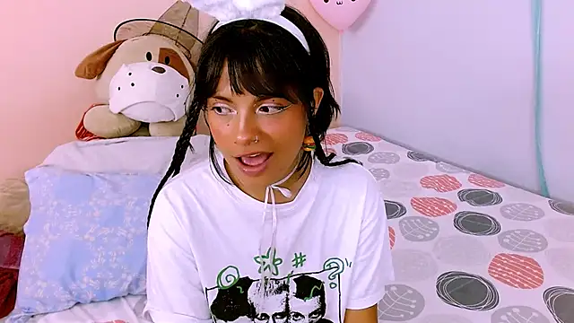 Snapshot of Mattilda_18 chatting on March 14, 11:22 pm Mattilda 18 online show from March 14, 11:22 pm