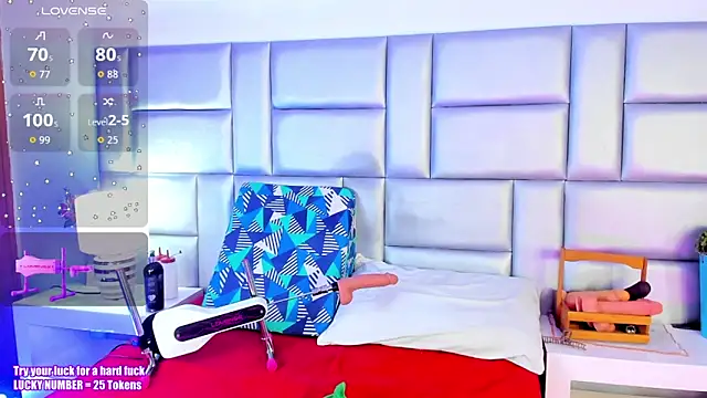 Snapshot of LovelyNickii chatting on October 17, 12:52 pm LovelyNickii online show from October 17, 12:52 pm