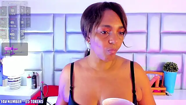 Snapshot of LovelyNickii chatting on October 28, 12:52 pm LovelyNickii online show from October 28, 12:52 pm