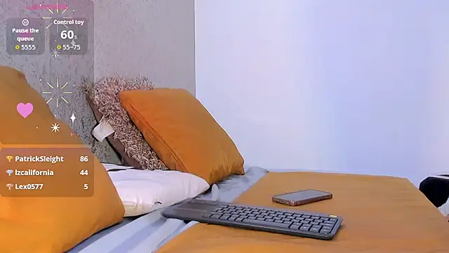 Luxury Woman online show from February 3, 6:40 am