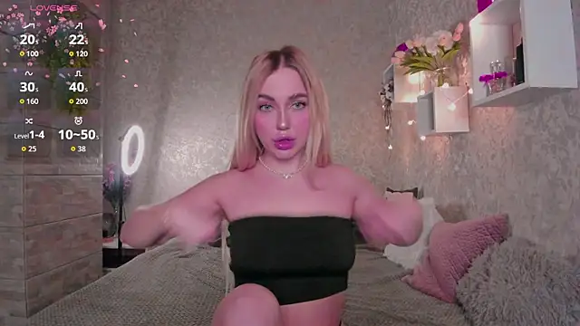 Snapshot of Mika_Rayy chatting on November 15, 10:37 pm Mika Rayy online show from November 15, 10:37 pm