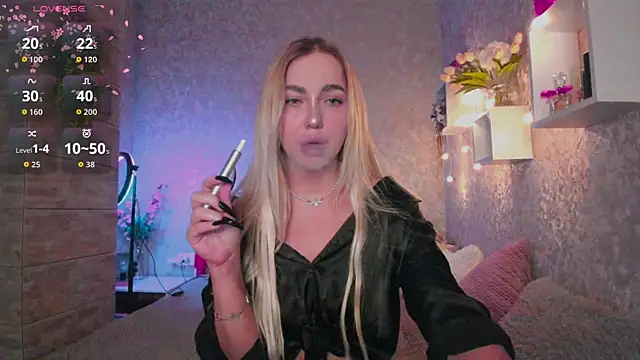 Snapshot of Mika_Rayy chatting on November 21, 4:22 am Mika Rayy online show from November 21, 4:22 am