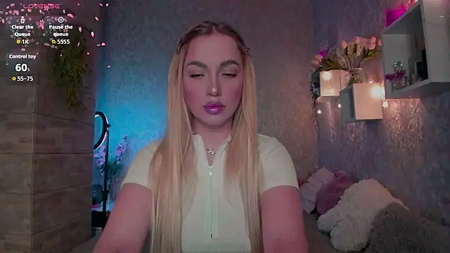 Snapshot of Mika_Rayy chatting on December 15, 9:41 pm Mika Rayy online show from December 15, 9:41 pm