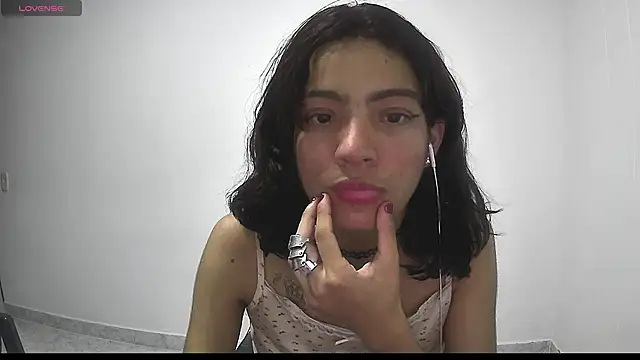 Lovelyamyy online show from February 20, 11:54 pm