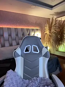 Sara  collins   online show from December 19, 12:12 pm