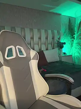 Sara  collins   online show from December 20, 12:12 pm