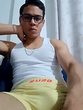 Snapshot of HornyTiger744 chatting on November 12, 2:45 am HornyTiger744 online show from November 12, 2:45 am