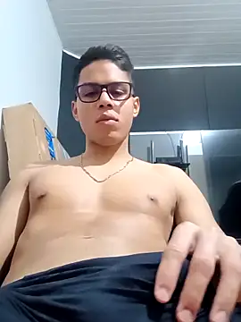 Snapshot of HornyTiger744 chatting on February 5, 12:37 am HornyTiger744 online show from February 5, 12:37 am