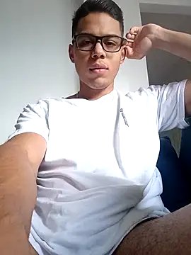 Snapshot of HornyTiger744 chatting on March 25, 7:20 pm HornyTiger744 online show from March 25, 7:20 pm