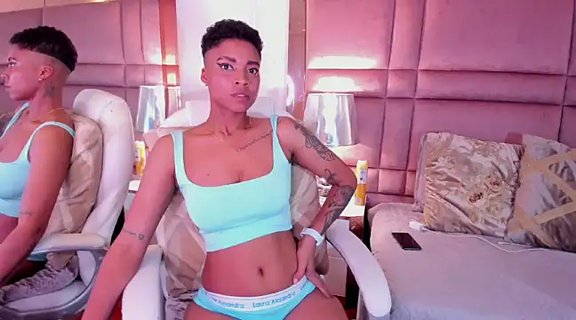 Snapshot of LuciaWallace chatting on February 15, 6:44 am LuciaWallace online show from February 15, 6:44 am