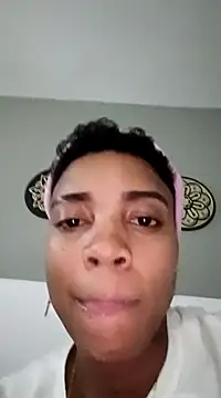 Snapshot of LuciaWallace chatting on March 23, 6:05 am LuciaWallace online show from March 23, 6:05 am