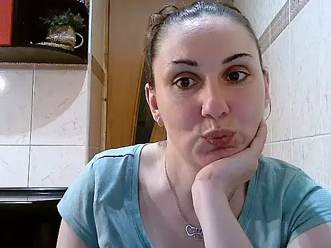 Snapshot of Yuliia30 chatting on April 9, 6:24 pm Yuliia30 online show from April 9, 6:24 pm