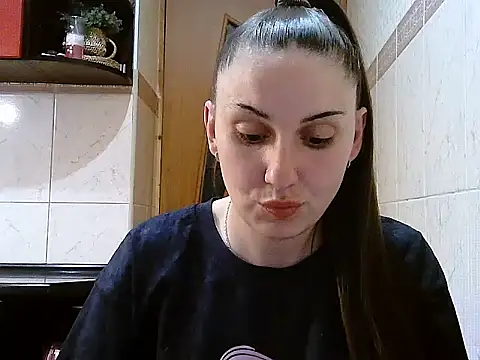 Snapshot of Yuliia30 chatting on May 2, 4:12 pm Yuliia30 online show from May 2, 4:12 pm