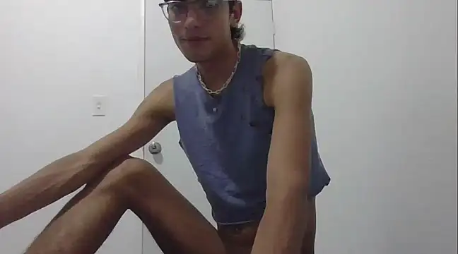 Snapshot of Axel_Twink1 chatting on February 1, 3:52 am Axel Twink1 online show from February 1, 3:52 am