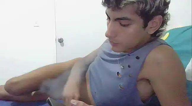 Snapshot of Axel_Twink1 chatting on February 1, 6:54 am Axel Twink1 online show from February 1, 6:54 am