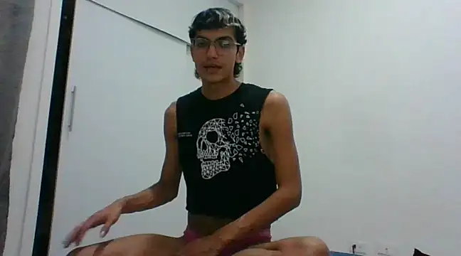 Snapshot of Axel_Twink1 chatting on February 12, 3:51 am Axel Twink1 online show from February 12, 3:51 am