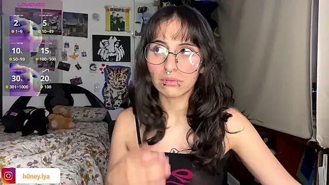 B0nnie H0ney online show from July 3, 1:45 am