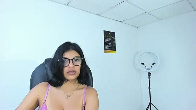 Salmaportman69 online show from October 17, 3:31 am