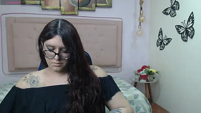 Snapshot of kathepickmanx chatting on January 18, 3:21 am kathepickmanx online show from January 18, 3:21 am