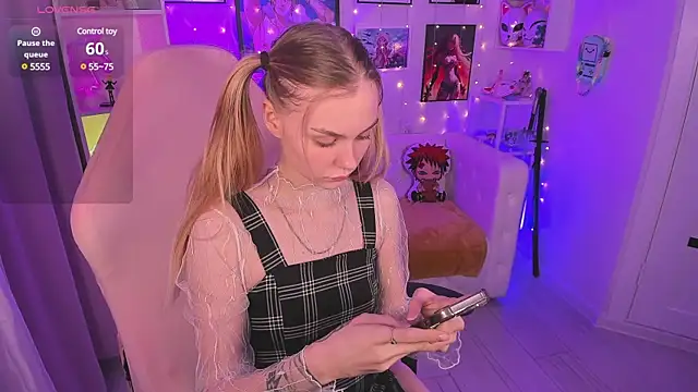 Snapshot of Molly_Pink_ chatting on January 16, 5:44 pm Molly Pink online show from January 16, 5:44 pm
