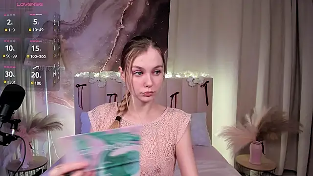 Snapshot of Molly_Pink_ chatting on February 28, 4:54 am Molly Pink online show from February 28, 4:54 am