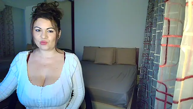 VixenVibesX online show from October 26, 8:37 pm