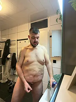 Snapshot of Mike3821 chatting on March 18, 4:26 am Mike3821 online show from March 18, 4:26 am