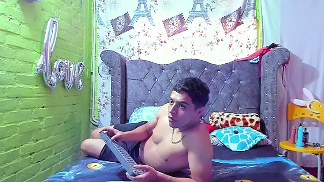 Snapshot of HannayAxeel chatting on March 7, 7:05 pm HannayAxeel online show from March 7, 7:05 pm