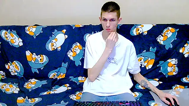 Lester Broo online show from November 26, 8:43 pm