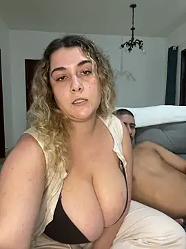 Snapshot of Blessedd99 chatting on February 18, 9:11 pm Blessedd99 online show from February 18, 9:11 pm