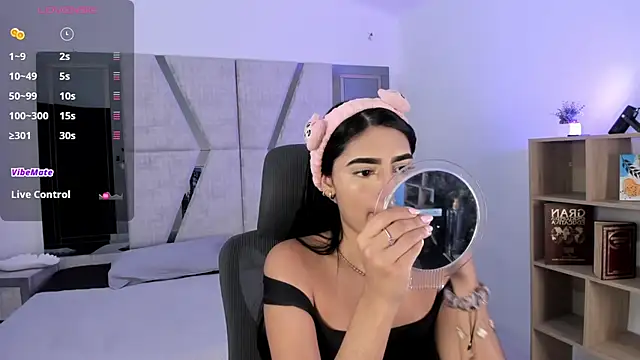 Snapshot of BellaaStorm chatting on September 16, 1:34 pm BellaaStorm online show from September 16, 1:34 pm