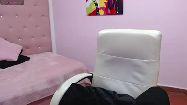 Snapshot of candyre chatting on February 20, 3:30 pm candyre online show from February 20, 3:30 pm