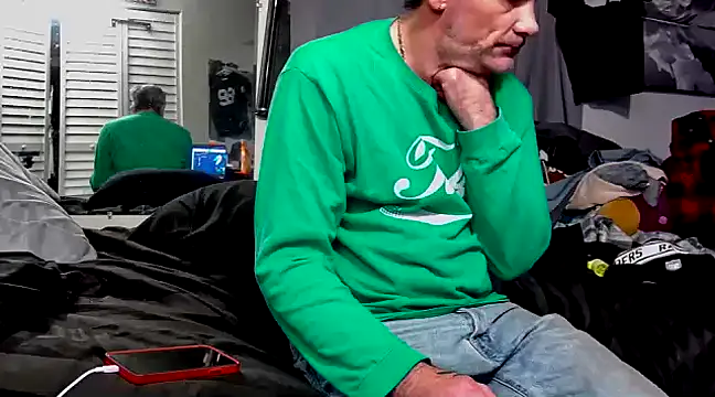 Snapshot of 1badfucka chatting on January 24, 4:05 am 1badfucka online show from January 24, 4:05 am