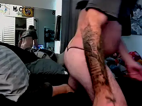 Snapshot of 1badfucka chatting on January 30, 3:29 pm 1badfucka online show from January 30, 3:29 pm
