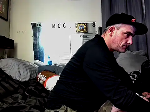 Snapshot of 1badfucka chatting on March 1, 5:52 am 1badfucka online show from March 1, 5:52 am
