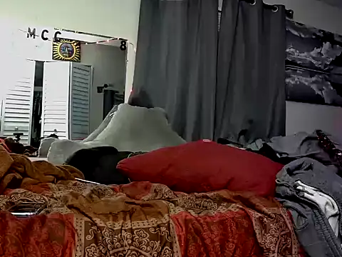 Snapshot of 1badfucka chatting on November 29, 8:17 am 1badfucka online show from November 29, 8:17 am