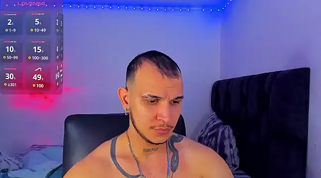 Snapshot of austinoficial chatting on February 12, 11:30 pm austinoficial online show from February 12, 11:30 pm