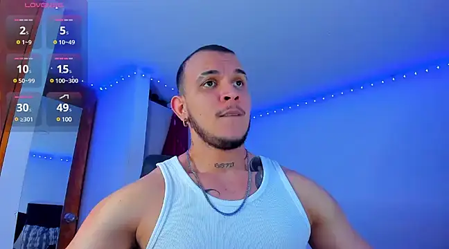Snapshot of austinoficial chatting on February 19, 12:46 am austinoficial online show from February 19, 12:46 am