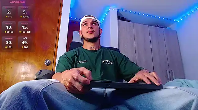 Snapshot of austinoficial chatting on February 23, 3:24 am austinoficial online show from February 23, 3:24 am