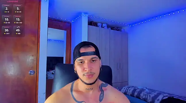 Snapshot of austinoficial chatting on March 4, 7:19 am austinoficial online show from March 4, 7:19 am