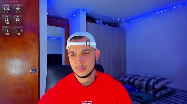 Snapshot of austinoficial chatting on March 8, 1:06 am austinoficial online show from March 8, 1:06 am