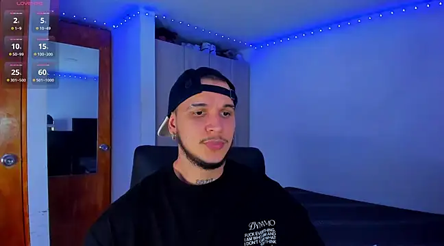 Snapshot of austinoficial chatting on March 18, 1:43 am austinoficial online show from March 18, 1:43 am