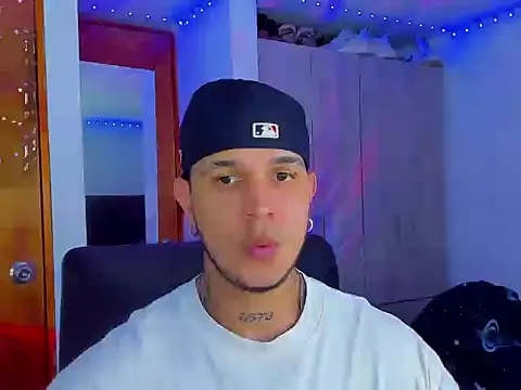 Snapshot of austinoficial chatting on September 12, 11:15 pm austinoficial online show from September 12, 11:15 pm