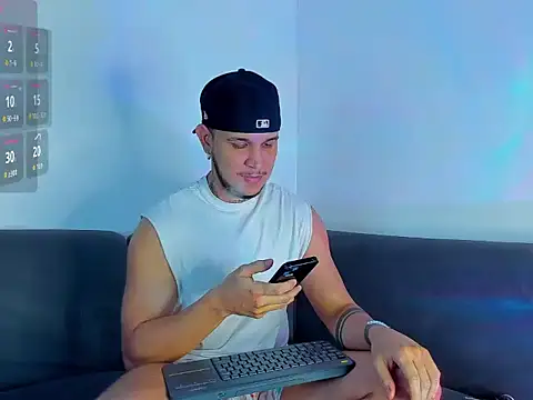 Snapshot of austinoficial chatting on October 9, 11:47 pm austinoficial online show from October 9, 11:47 pm