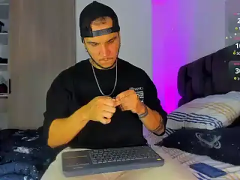 austinoficial online show from January 15, 8:45 pm