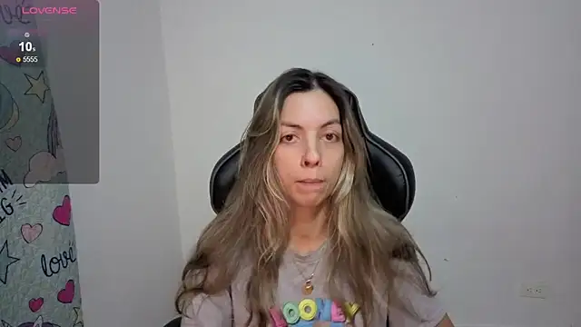 Princezzlove3 online show from December 16, 1:32 am